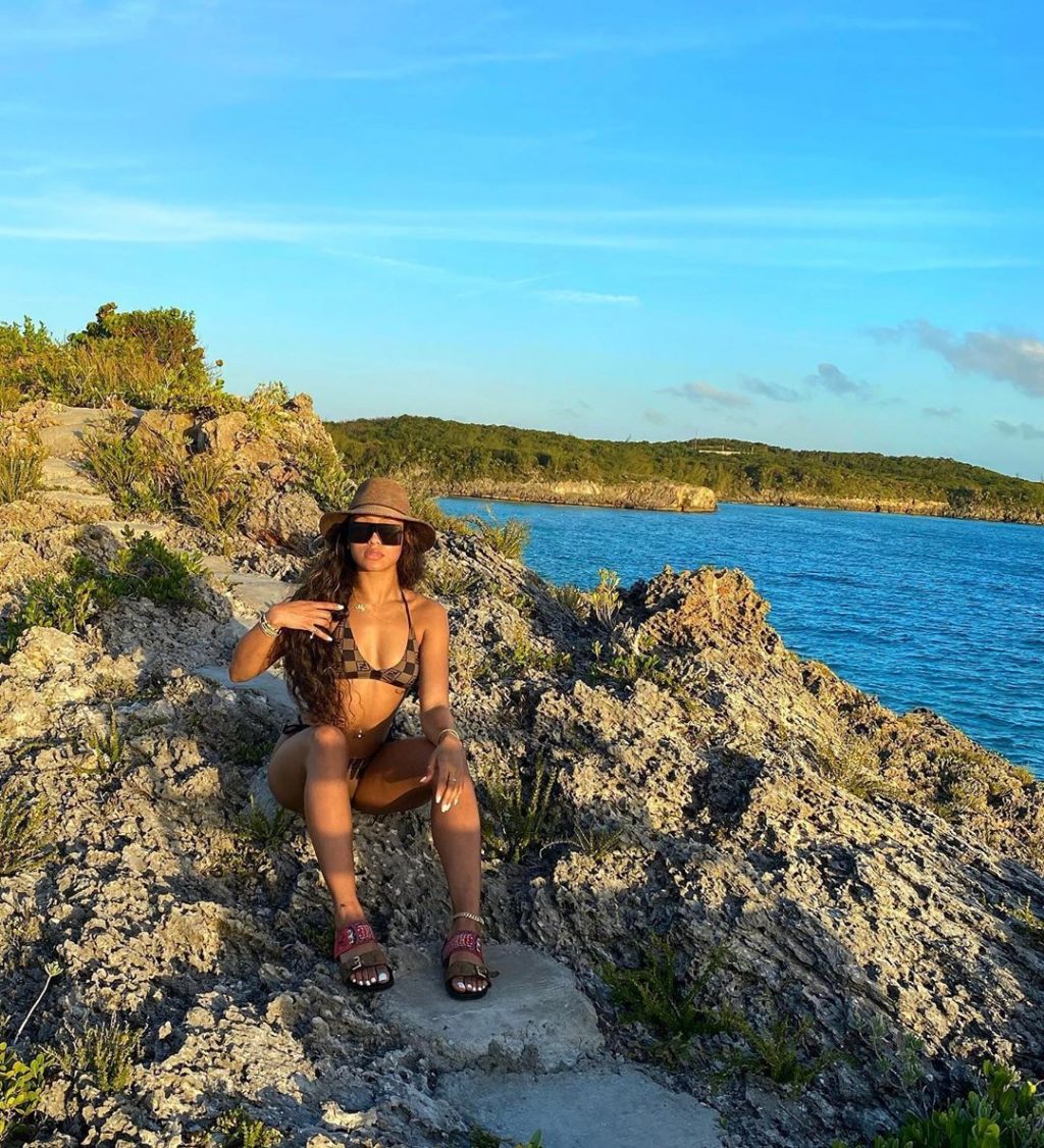 singer sexy photos nude model Jilly Anais Instagram collection celebrity 
