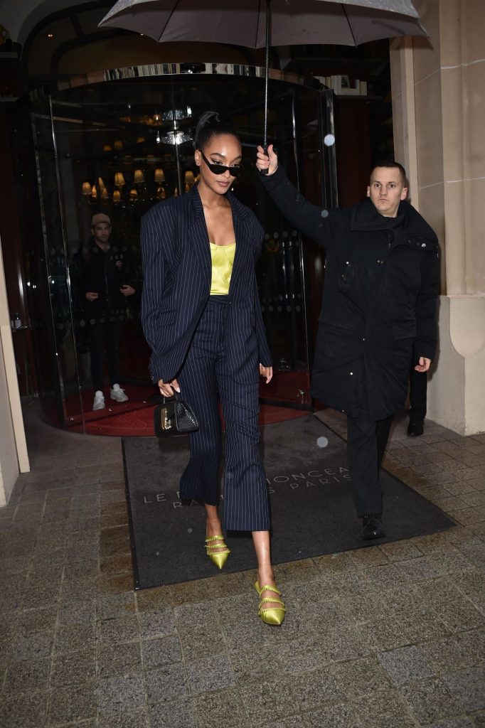 Supermodel Jourdan Dunn Flashing Her Breasts and Areolas gallery, pic 28