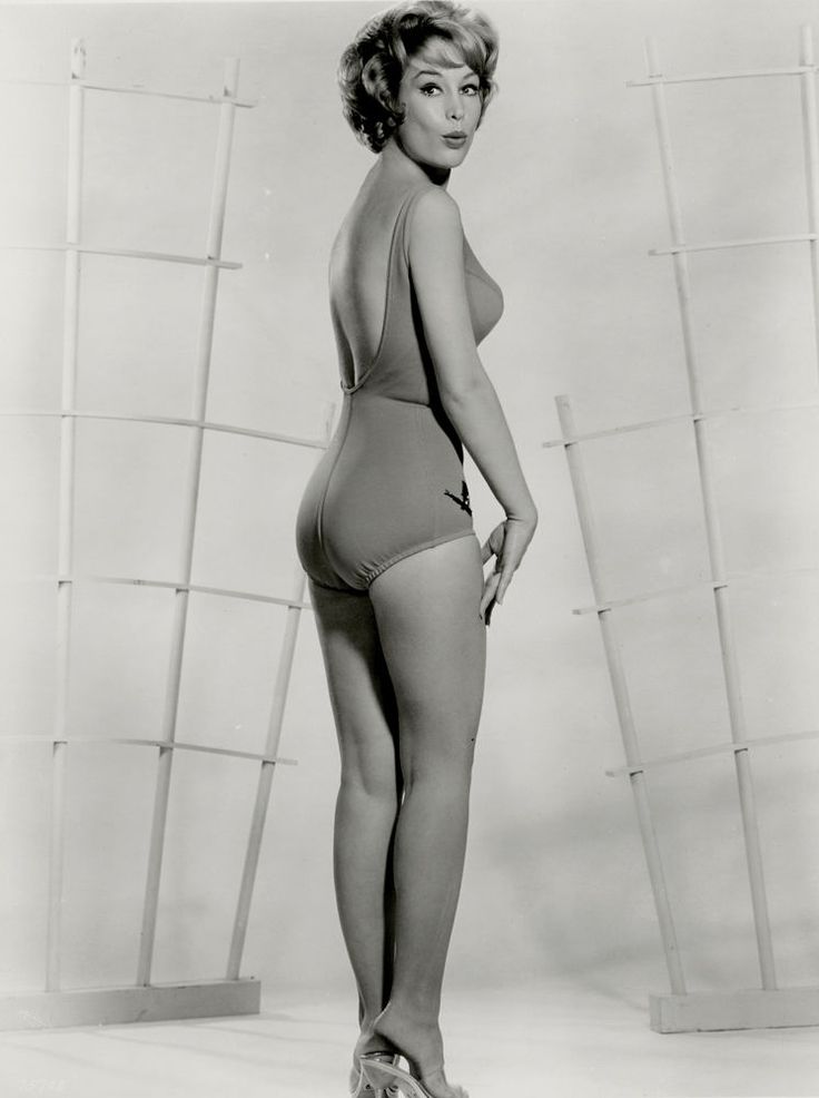 Barbara Eden Flaunts Her Tight Ass In Public CelebMasta.com 3