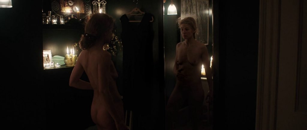 Glamorous Rosamund Pike Exposes Her Saggy Tits Ass In A Private War CelebMasta.com 19