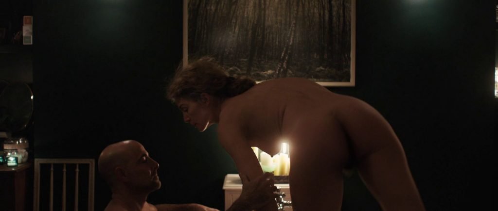 Glamorous Rosamund Pike Exposes Her Saggy Tits Ass In A Private War CelebMasta.com 22