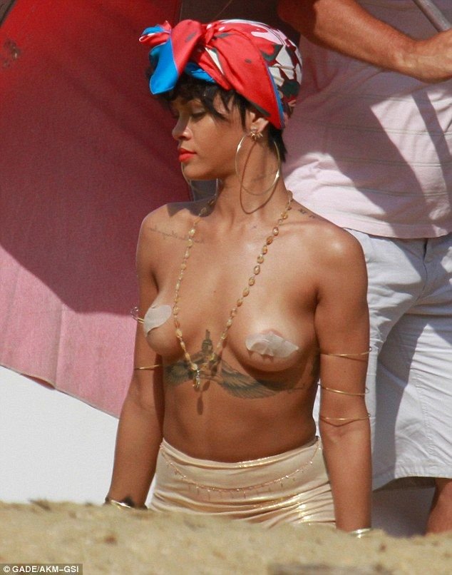 Rihanna | Celeb Masta 197