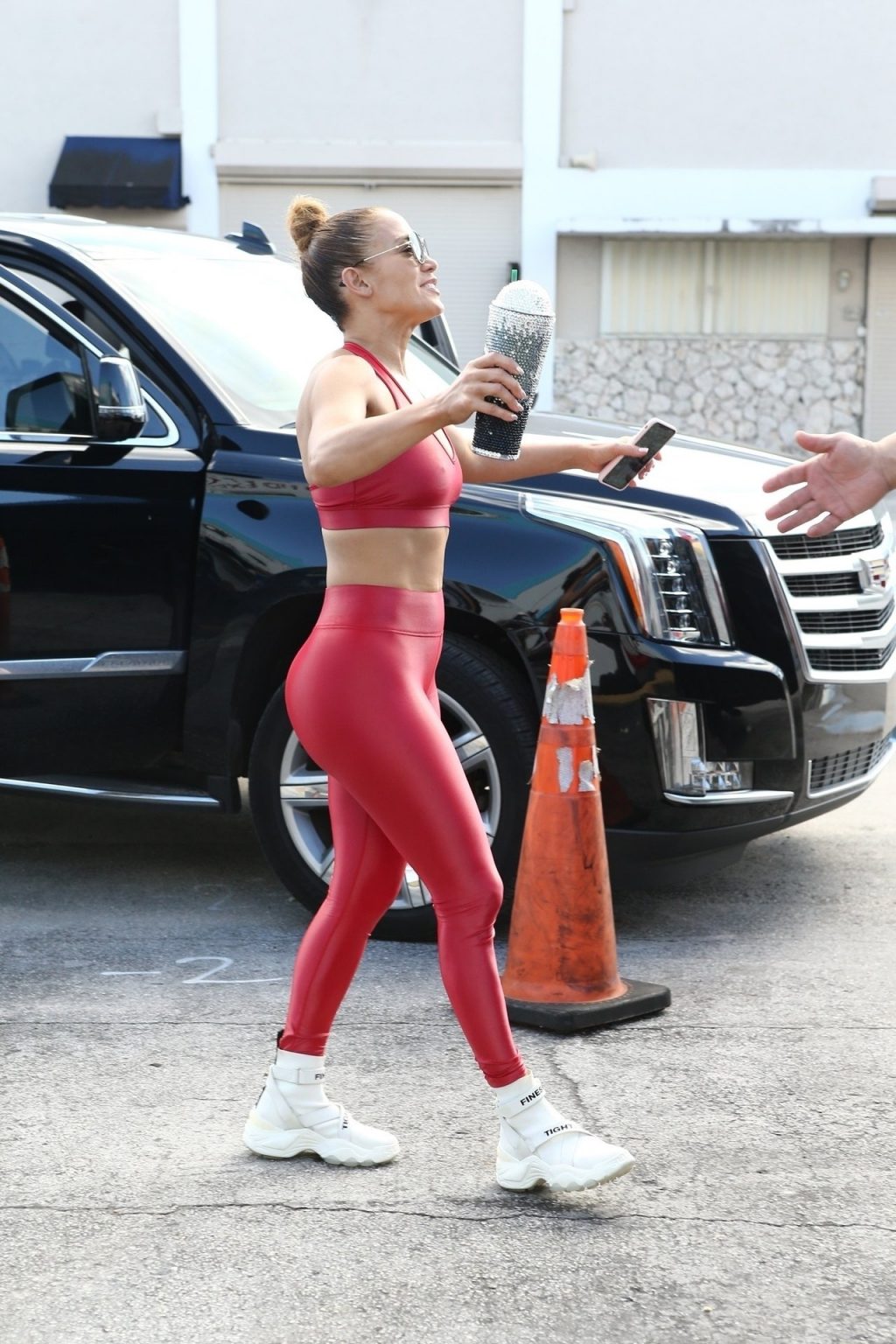 Workout Pants and Tight Camel Toe Paparazzi Pics of Jennifer Lopez celebmasta.com 17