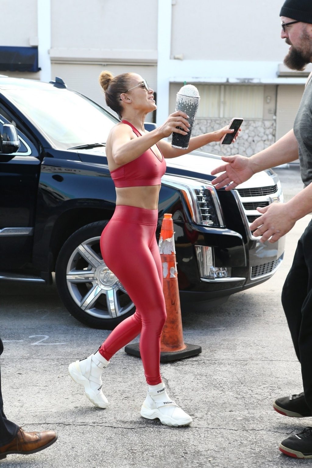 Workout Pants and Tight Camel Toe Paparazzi Pics of Jennifer Lopez celebmasta.com 19