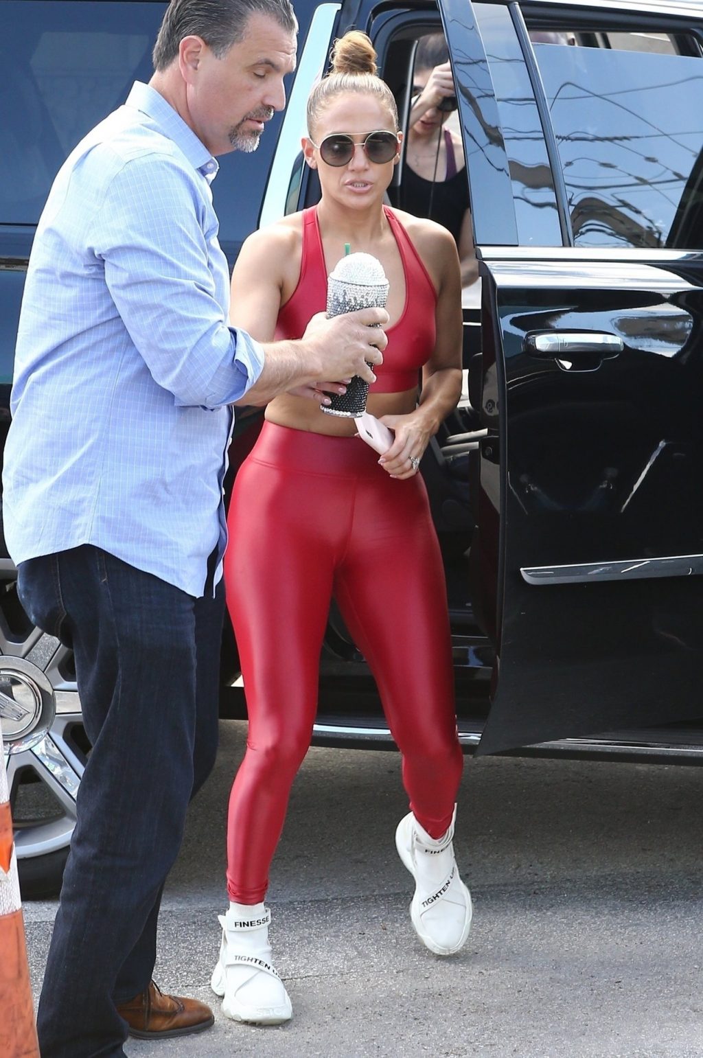 Workout Pants and Tight Camel Toe Paparazzi Pics of Jennifer Lopez celebmasta.com 2