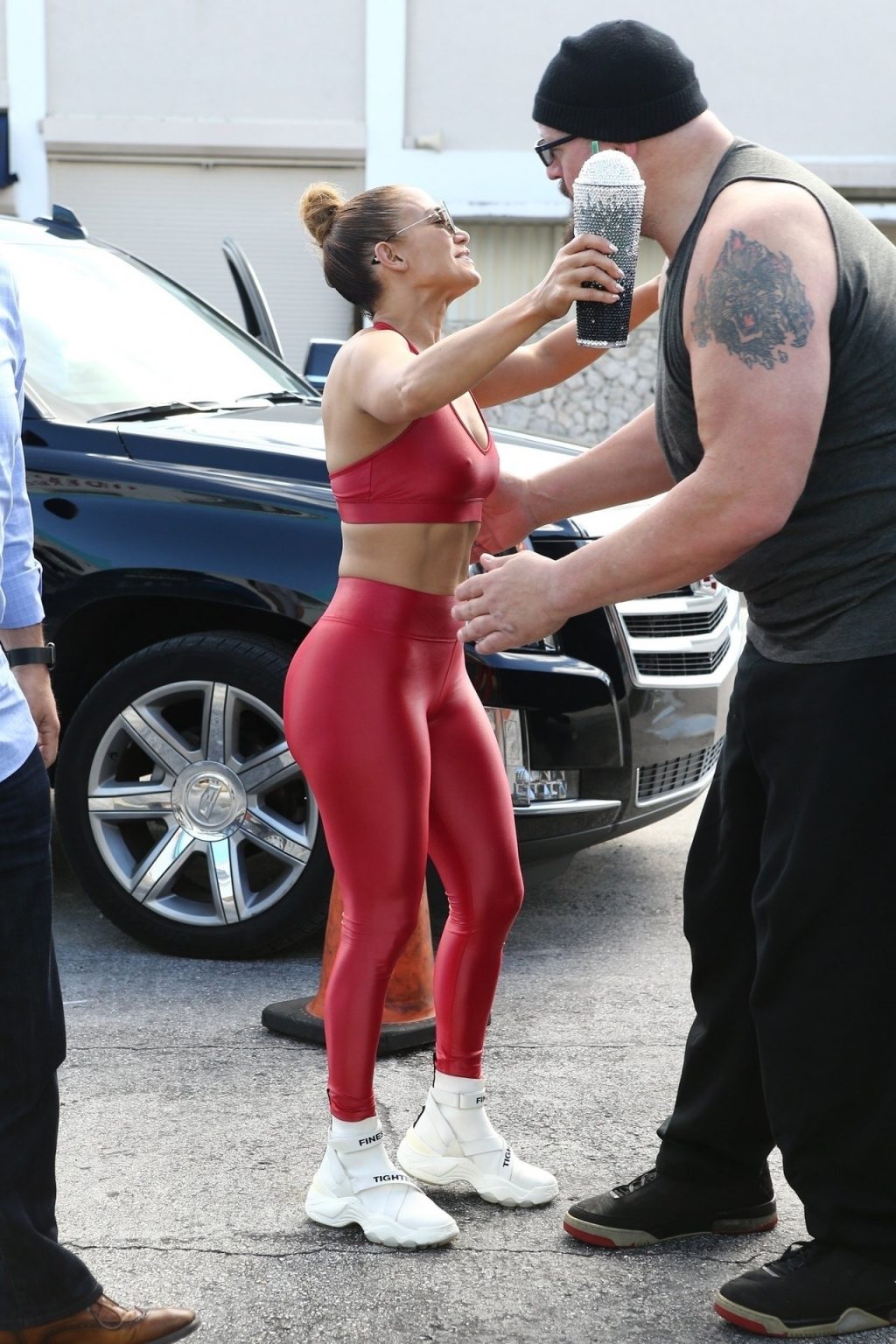 Workout Pants and Tight Camel Toe Paparazzi Pics of Jennifer Lopez celebmasta.com 20