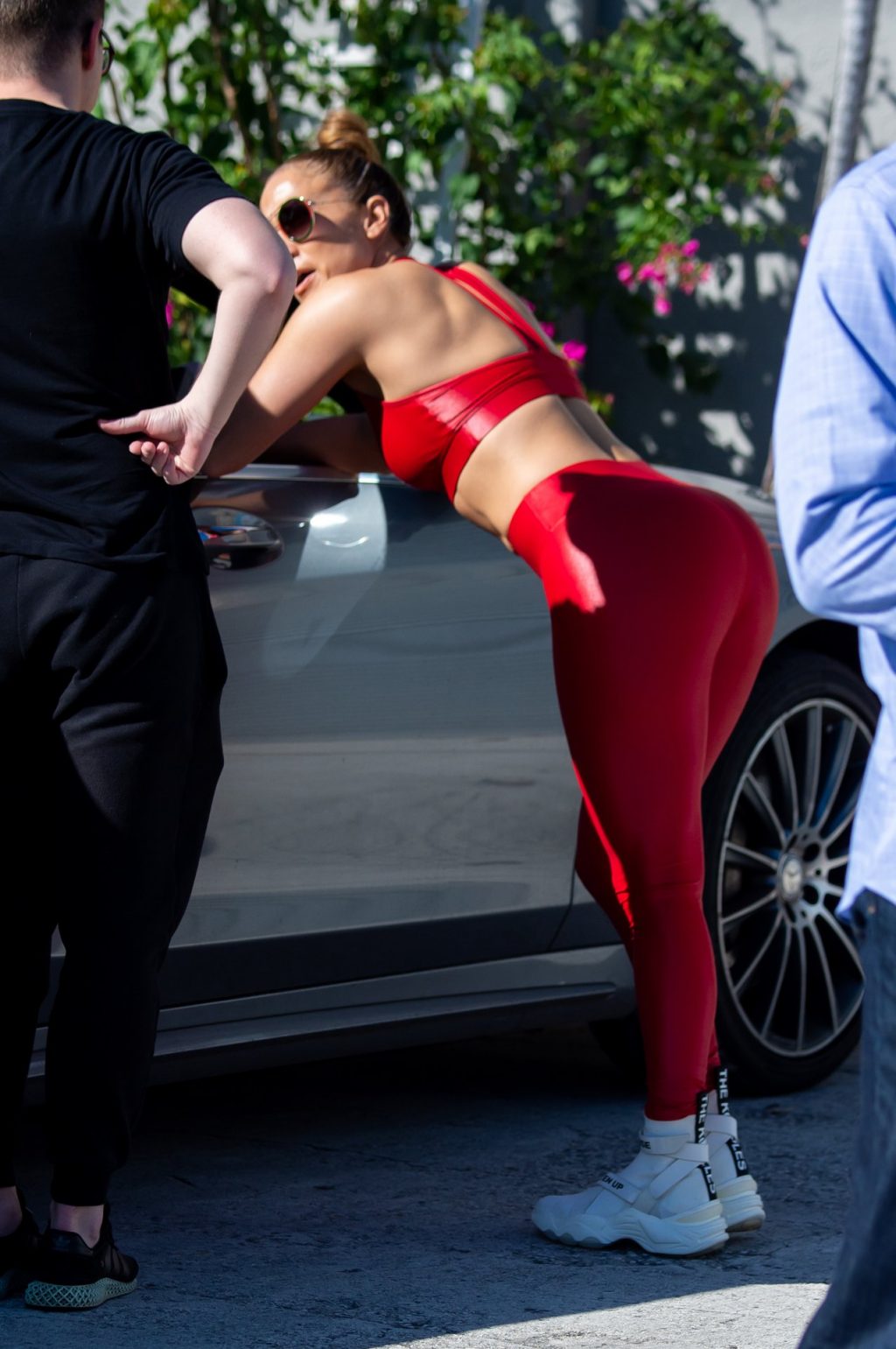 Workout Pants and Tight Camel Toe Paparazzi Pics of Jennifer Lopez celebmasta.com 42