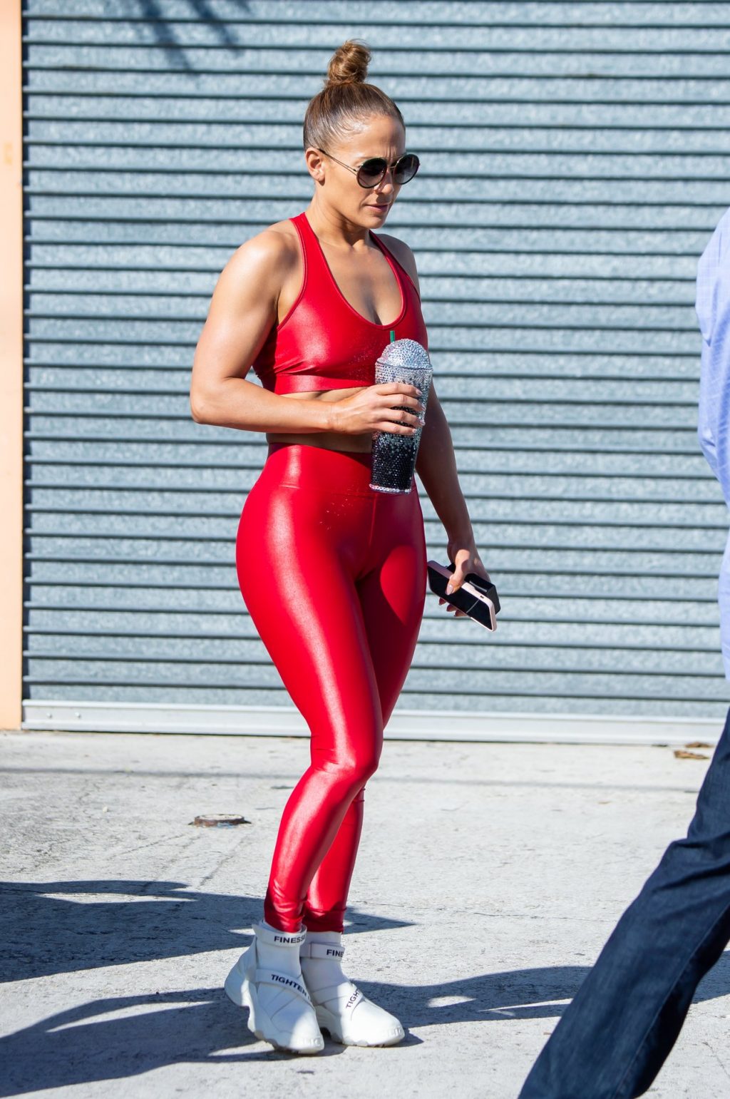 Workout Pants and Tight Camel Toe Paparazzi Pics of Jennifer Lopez celebmasta.com 49