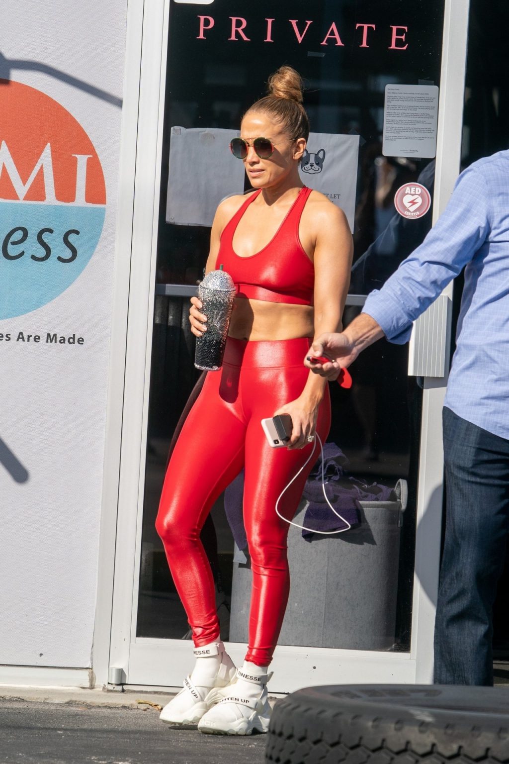 Workout Pants and Tight Camel Toe Paparazzi Pics of Jennifer Lopez celebmasta.com 54