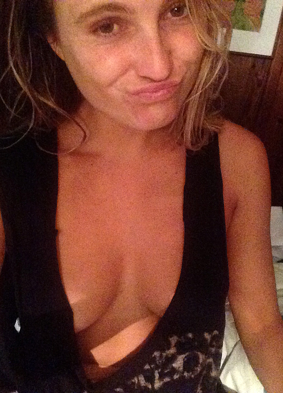 09 Alana Blanchard selfie cleavage