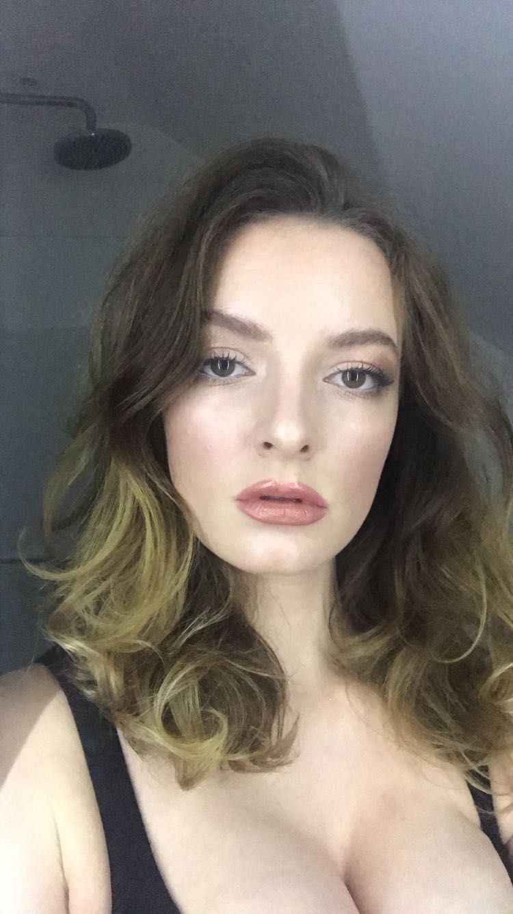 social selfie photos nudity leaked Instagram girl Dakota Blue Richards celebrity butt busty boobs ass actress 