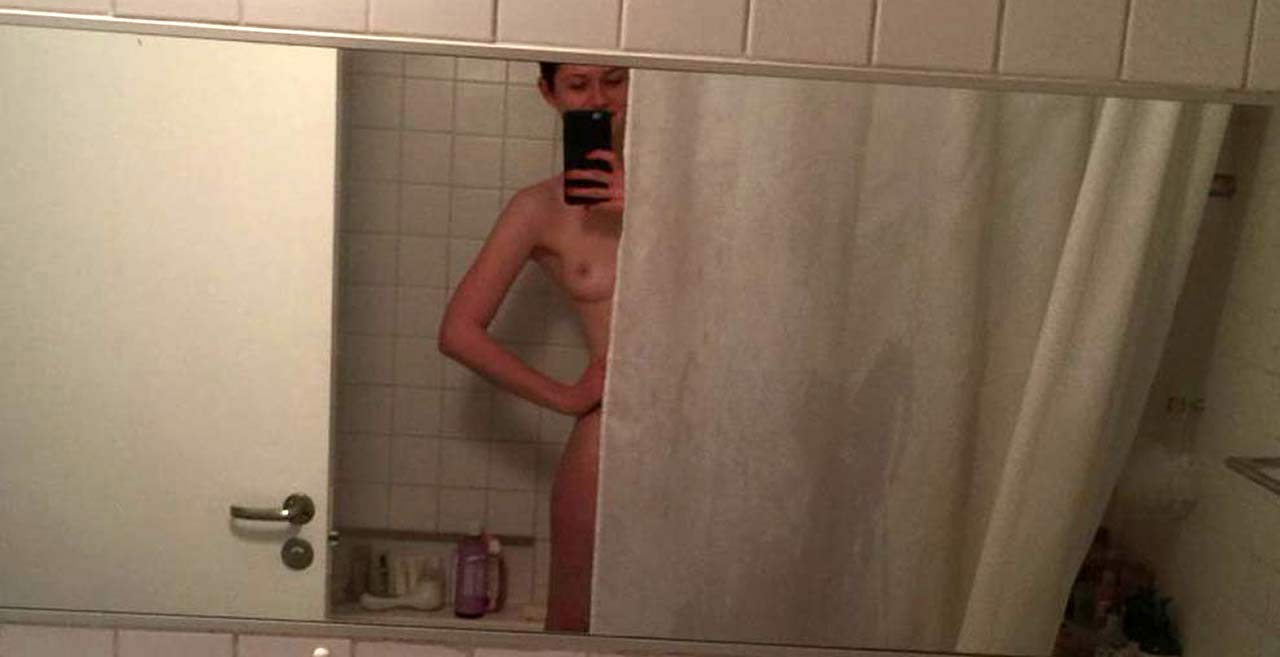 02 Bonnie Wright Nude Leaked Naked 2