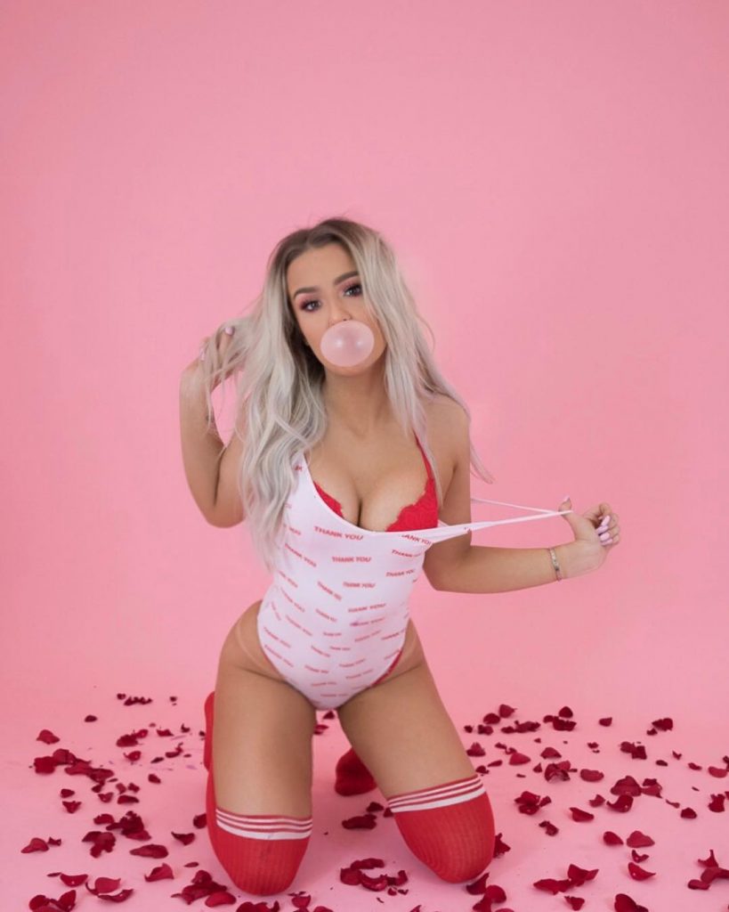 Random Sexy Pictures of Tana Mongeau Collected in One Place gallery, pic 1