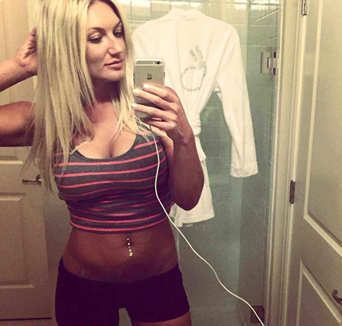 Brooke Hogan hot selfie. 