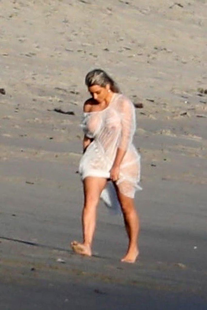 32 Kim Kardashian Nude Naked Topless