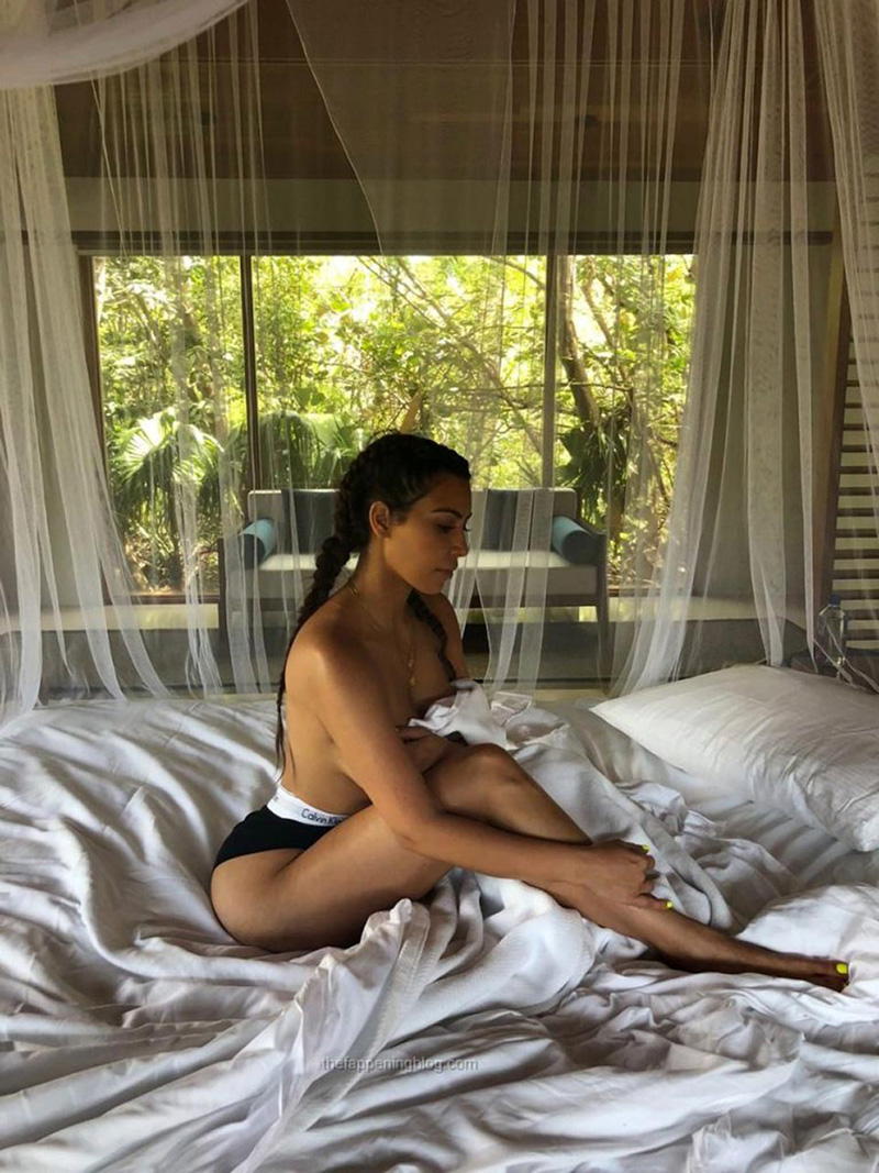 40 Kim Kardashian Nude Naked Topless