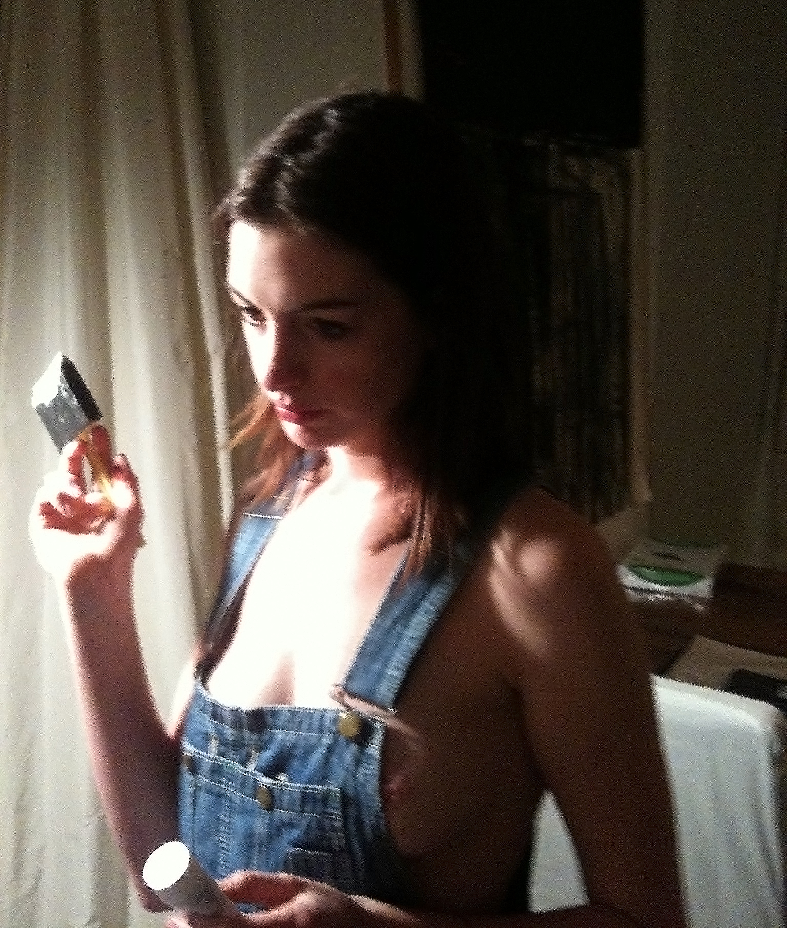 Anne Hathaway leaked poaking nipple