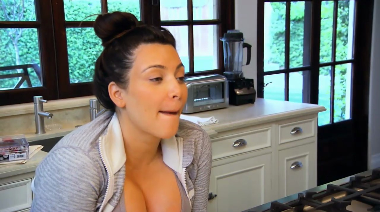 Kim Kardashian Keeping Up with the Kardashians S08E02 3