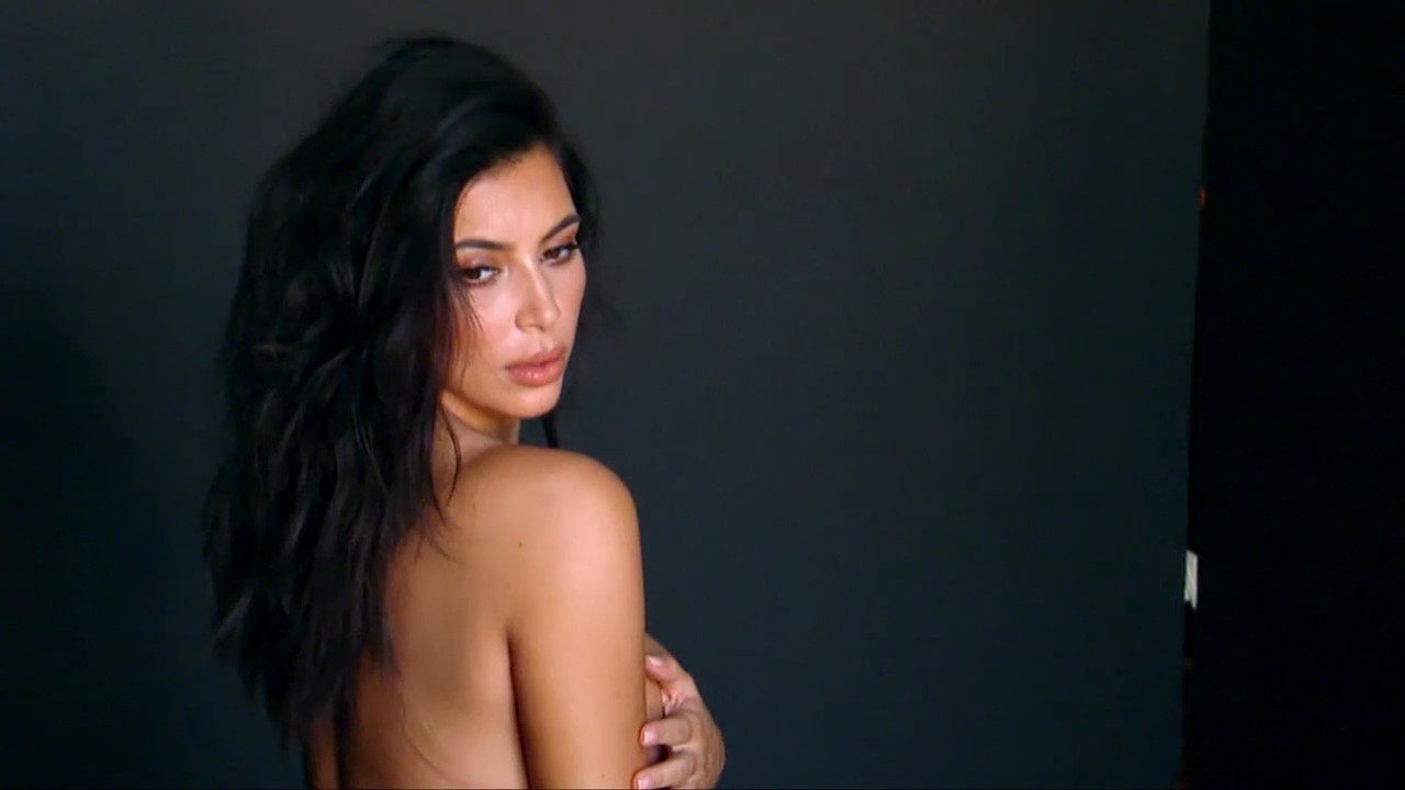 Kim Kardashian Keeping Up with the Kardashians S10E01 1 5