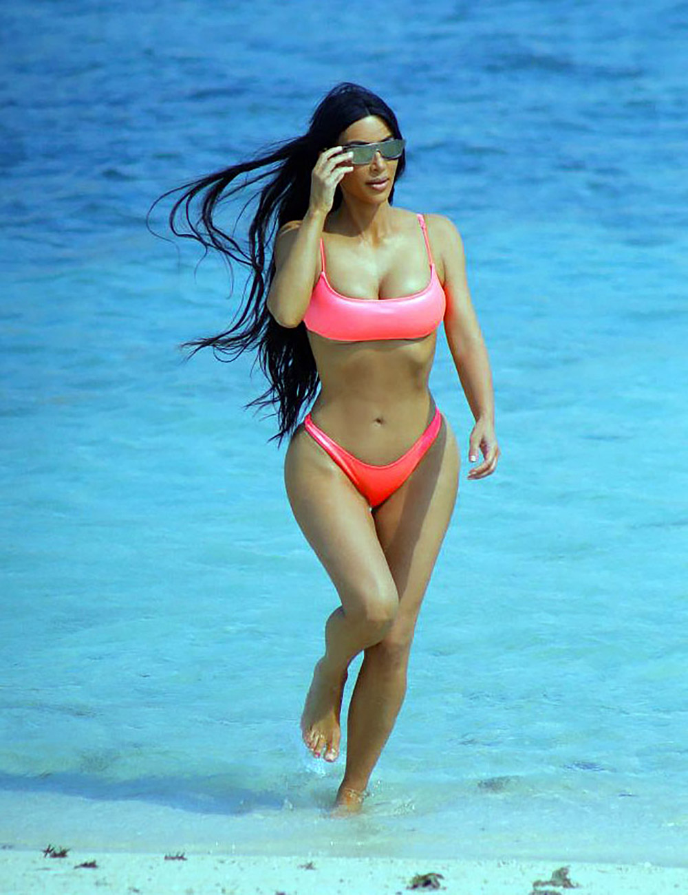 Kim Kardashian bikini 7