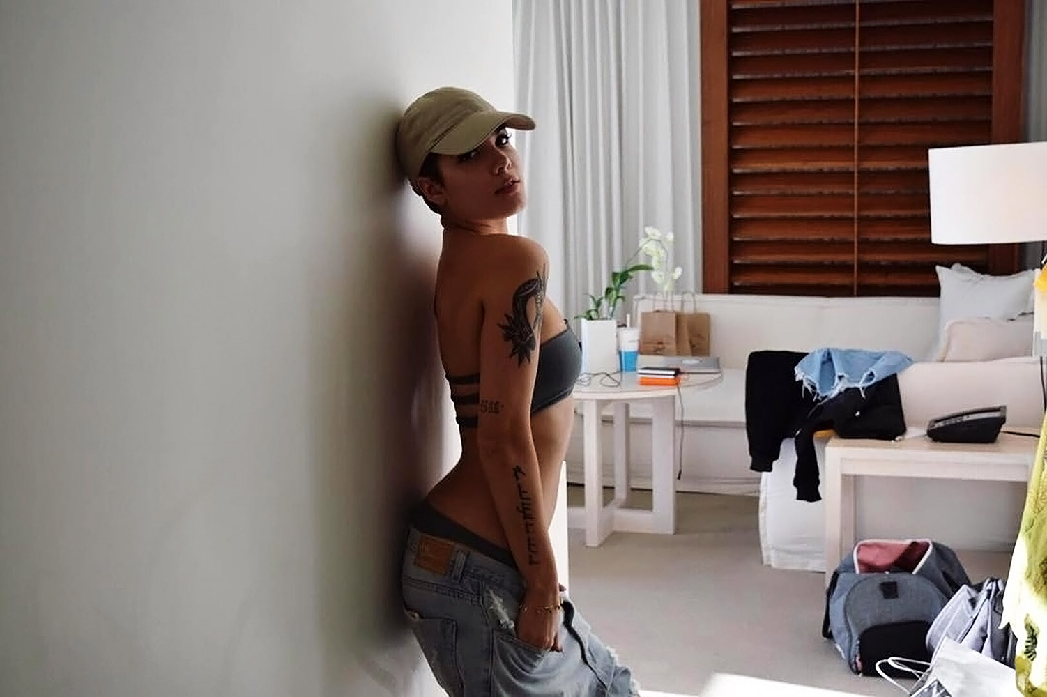 halsey against the wall