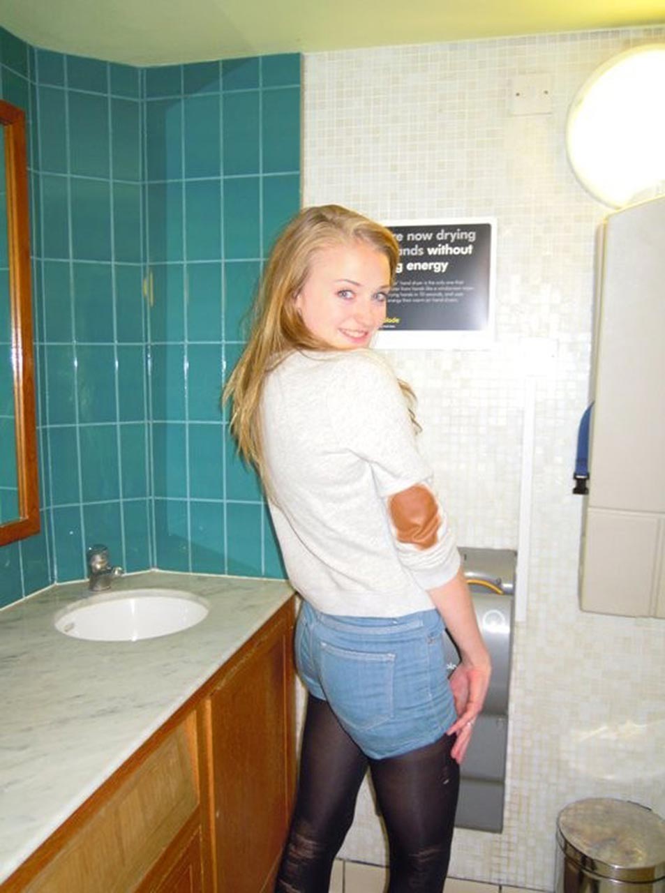 Private Revealing Photos Sophie Turner 3