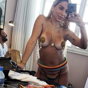 Anitta nude tits