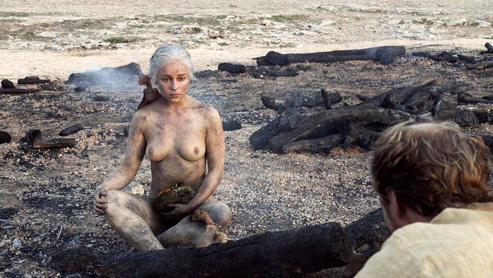 Emilia Clarke nude tits