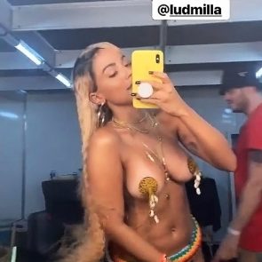 14 Anitta Topless Nude Naked