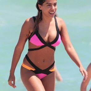 Anitta smile in bikini