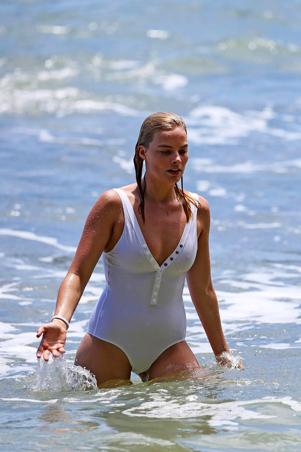 Margot Robbie Topless Sexy Bikini 33