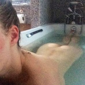 Amanda Seyfried leaked in bathtub