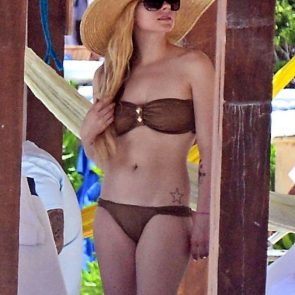 Avril Lavigne nude hot bikini sexy ScandalPost 26