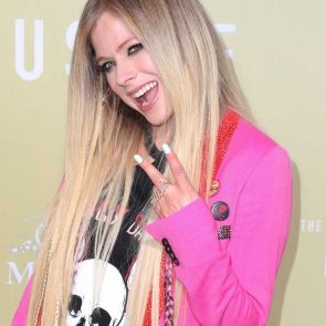 Avril Lavigne nude hot bikini sexy ScandalPost 3