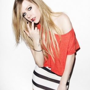 Avril Lavigne nude hot bikini sexy ScandalPost 59
