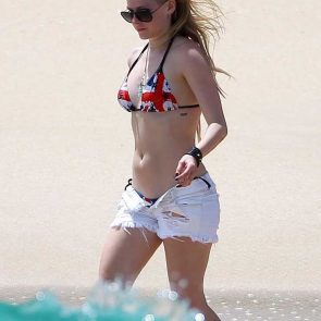 Avril Lavigne nude hot bikini sexy ScandalPost 60
