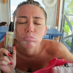 Miley Cyrus leaked sun burned face