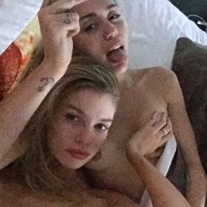 Miley Cyrus leaked with girlfrien 01