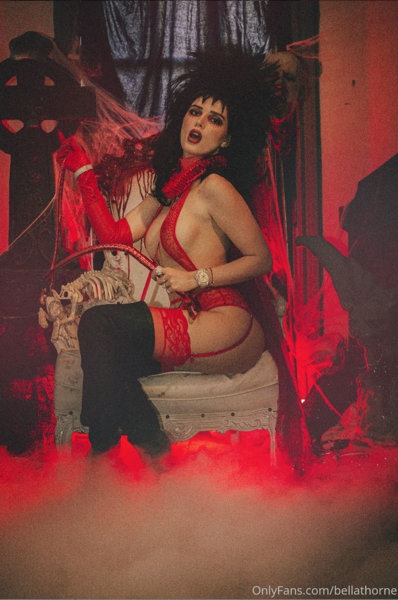 tits slutty sexy photoshoot photos lingerie leaked halloween cleavage braless boobs Bella Thorne ass 