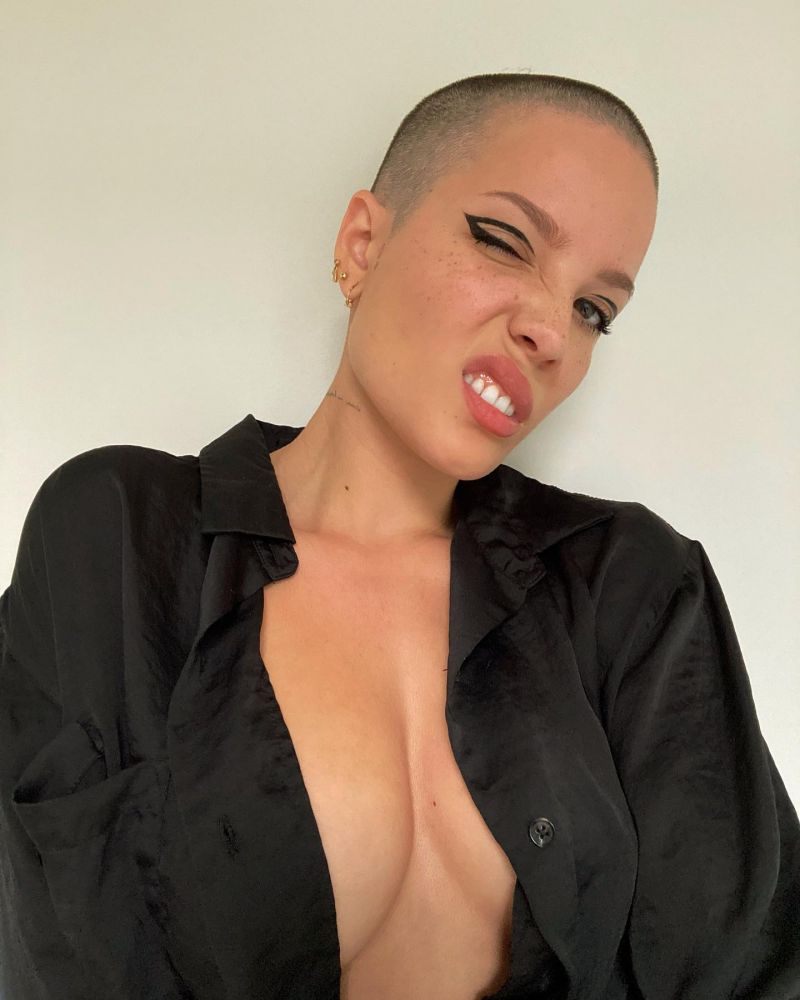 tits photos Halsey cleavage braless boobs 