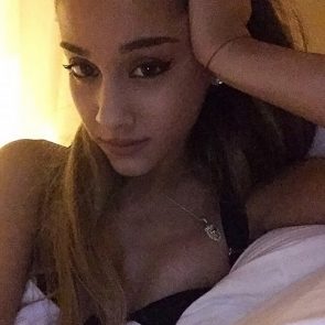 Ariana Grande leaked selfie from bedroom