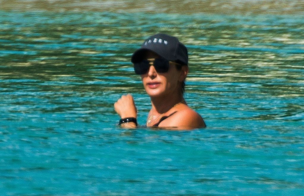 Simon Cowell And Lauren Silverman Are Spotted Out On Holiday In Barbados 20 Photos Celebs News