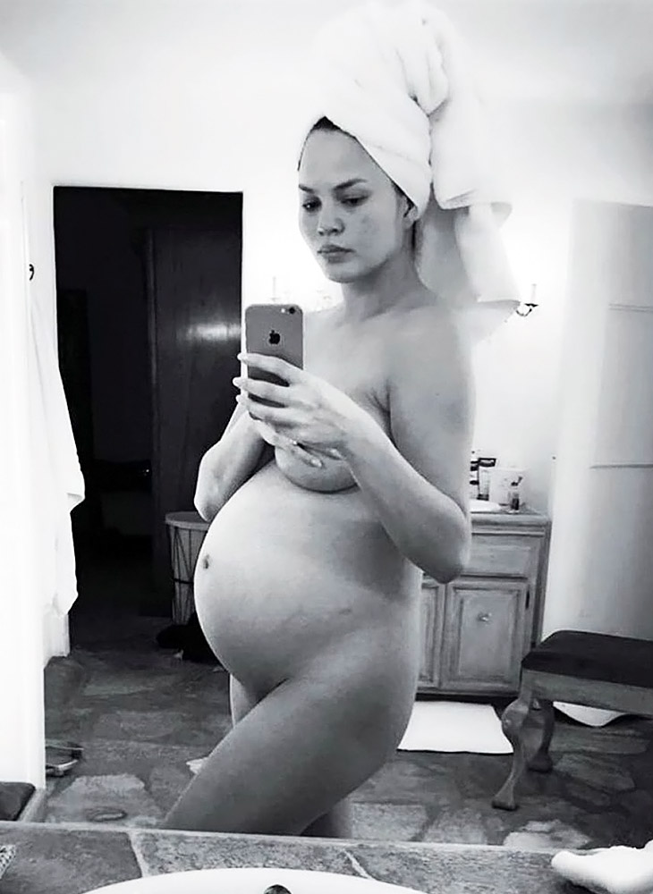 Chrissy Teigen pregnant and naked