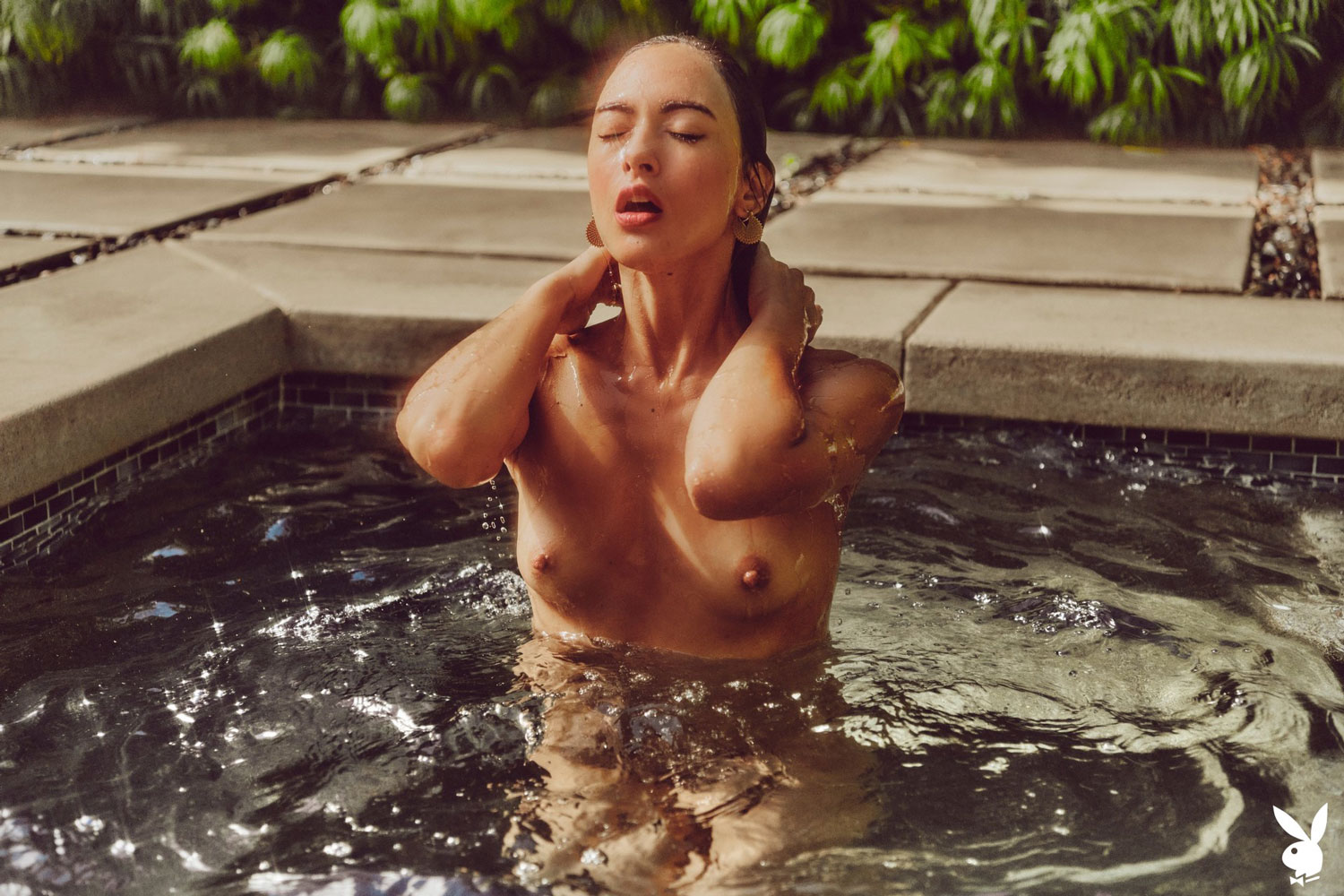 genevieve liberte cools down in the pool 4