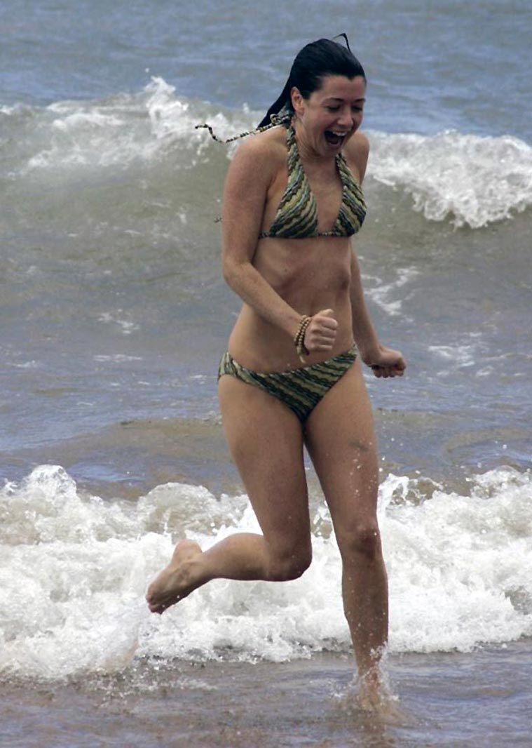 Alyson Hannigan nude sexy hot topless ass tits pussy bikini feet leaked Sca...