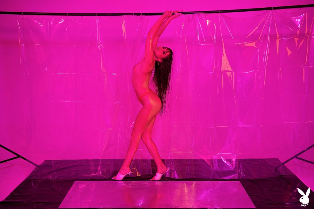 Famed Pornstar Riley Reid Gets Real Nasty During One of Her Ultraviolet Nights video screenshot 20