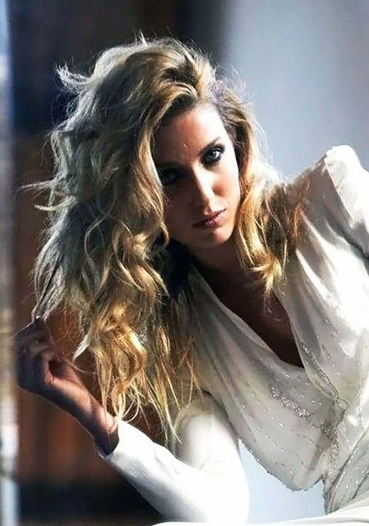 Annabelle Wallis nude sexy hot naked topless cleavage36