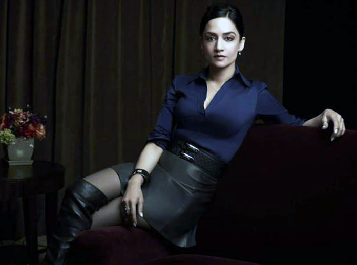 Archie Panjabi nude sexy topless cleavage hot ass tits30