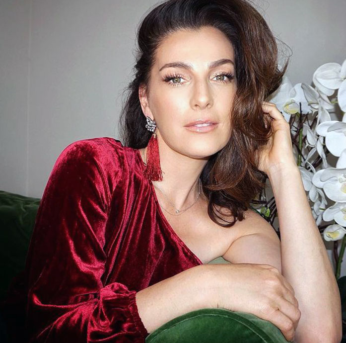 Ayelet Zurer nude sexy topless hot cleavage13