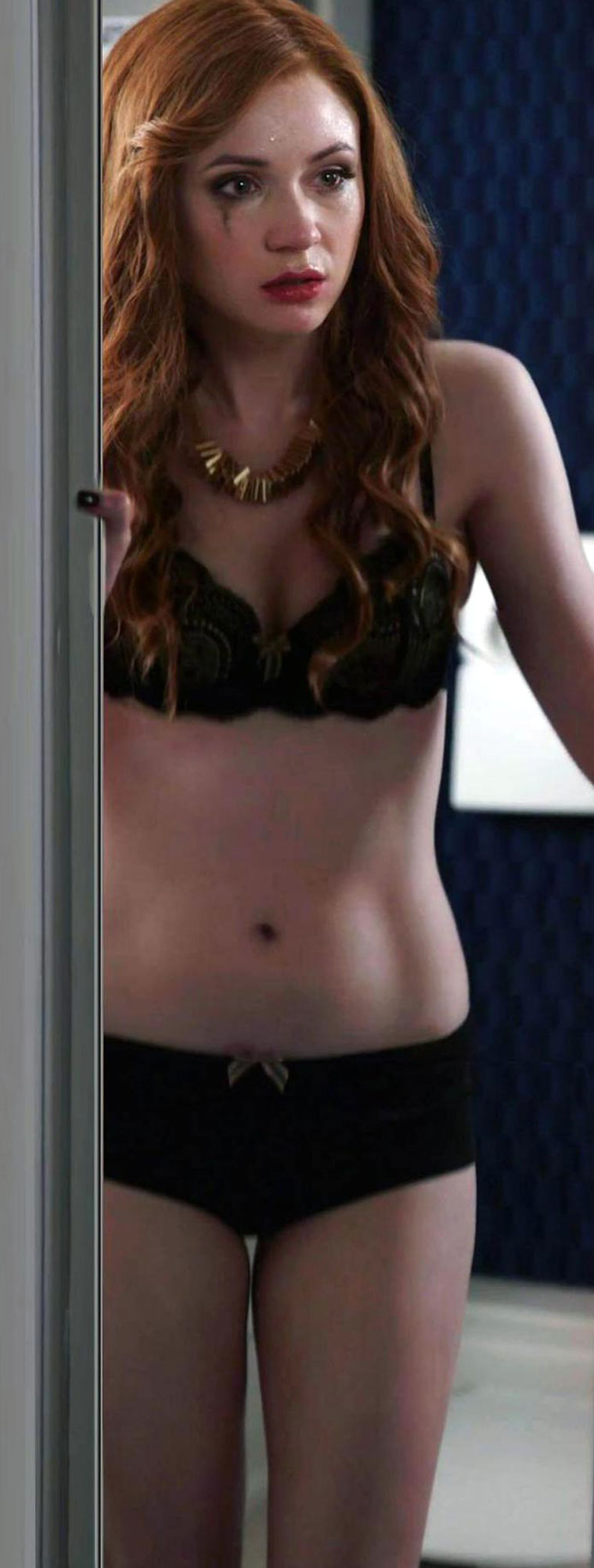 Karen Gillan nude sexy hot naked leaked topless16